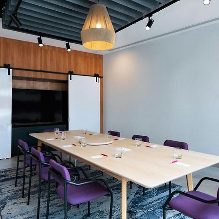 Aloft Playa Del Carmen Hotell Exteriör bild Meeting room at the University of Westminster