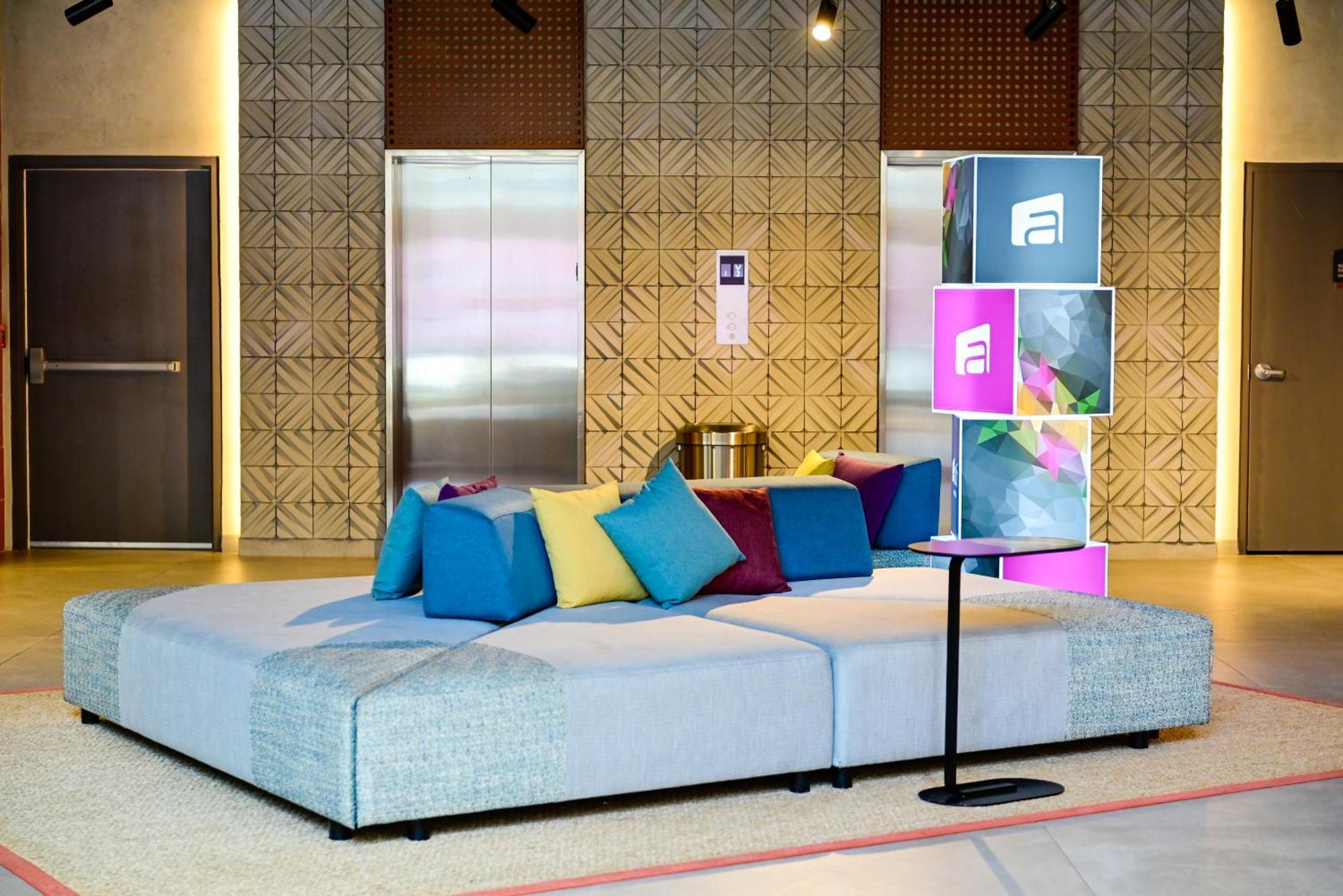 Aloft Playa Del Carmen Hotell Exteriör bild The lobby of the hotel