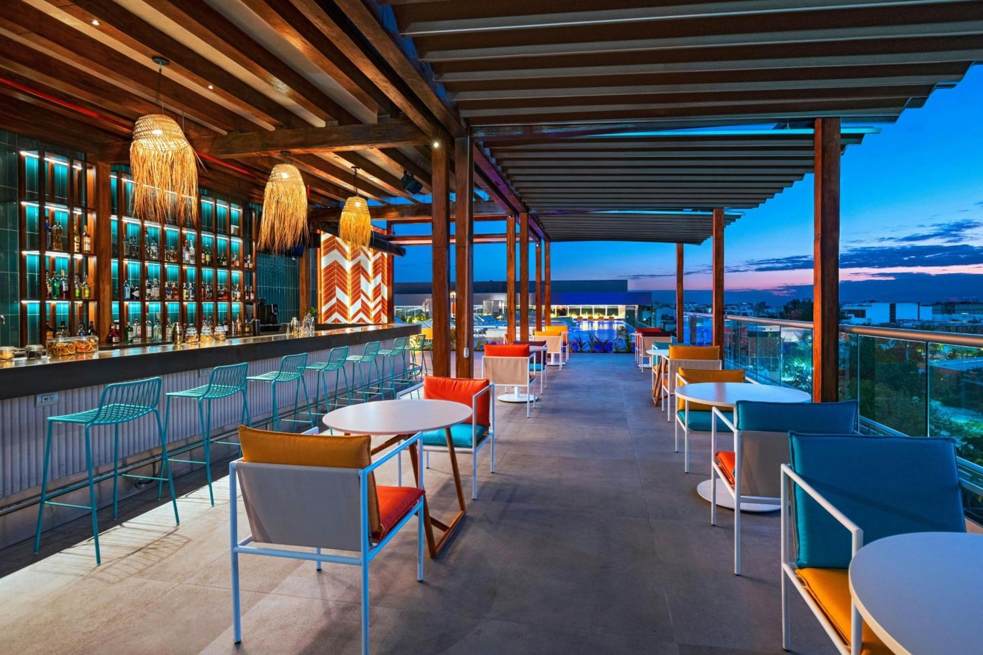Aloft Playa Del Carmen Hotell Exteriör bild The rooftop bar at the W Bali