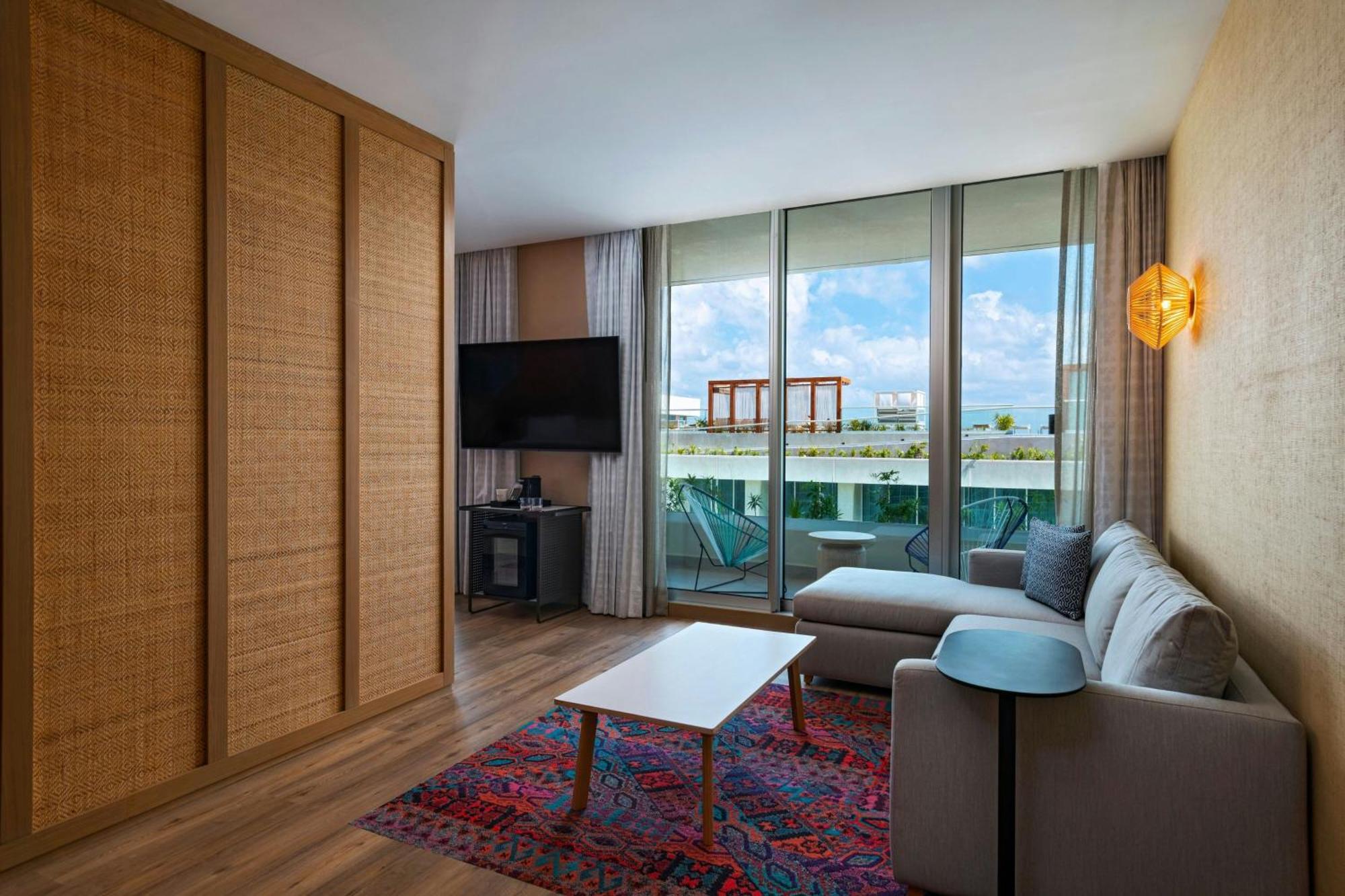 Aloft Playa Del Carmen Hotell Exteriör bild A suite at the W Miami