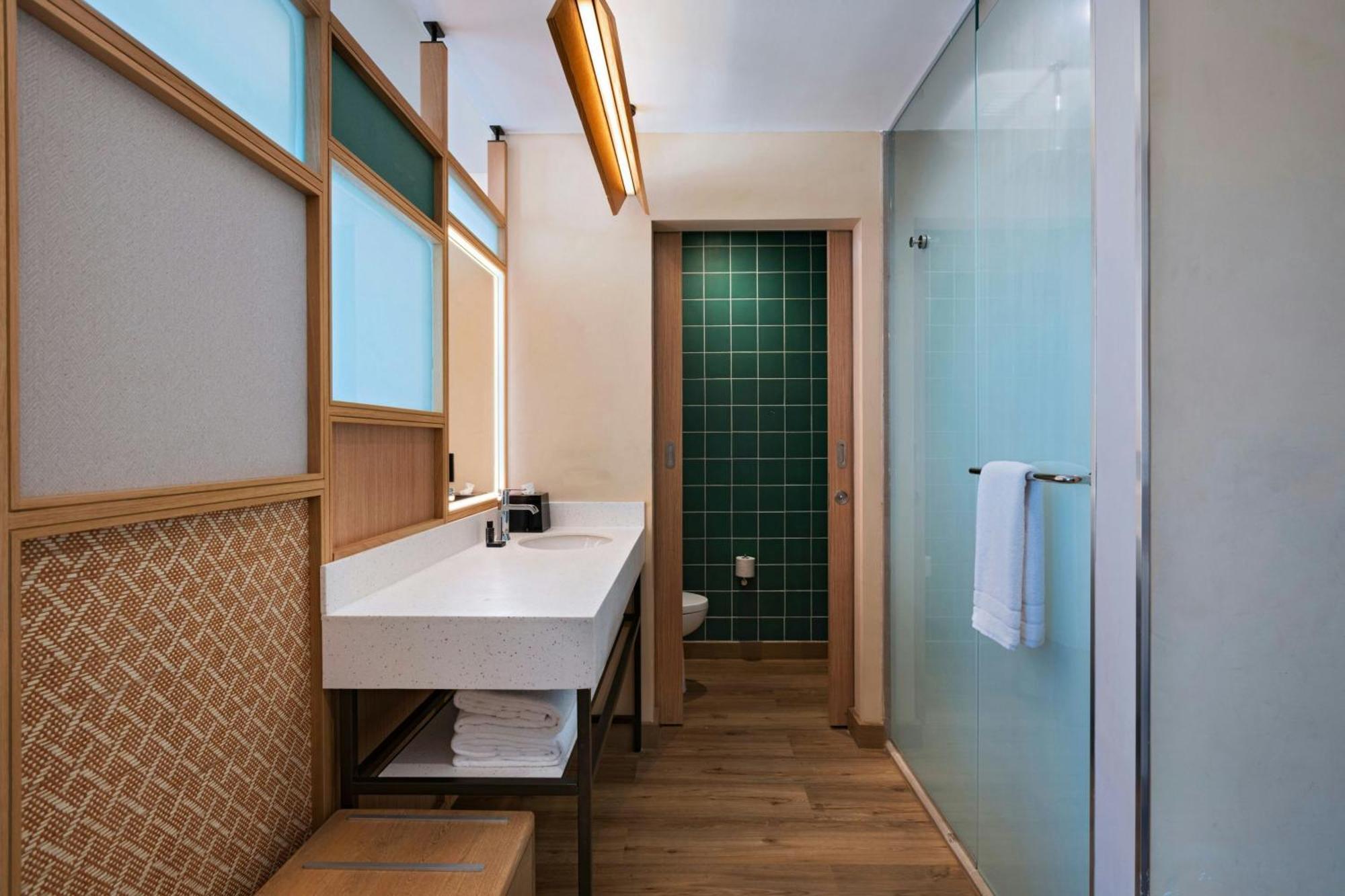 Aloft Playa Del Carmen Hotell Exteriör bild Bathroom